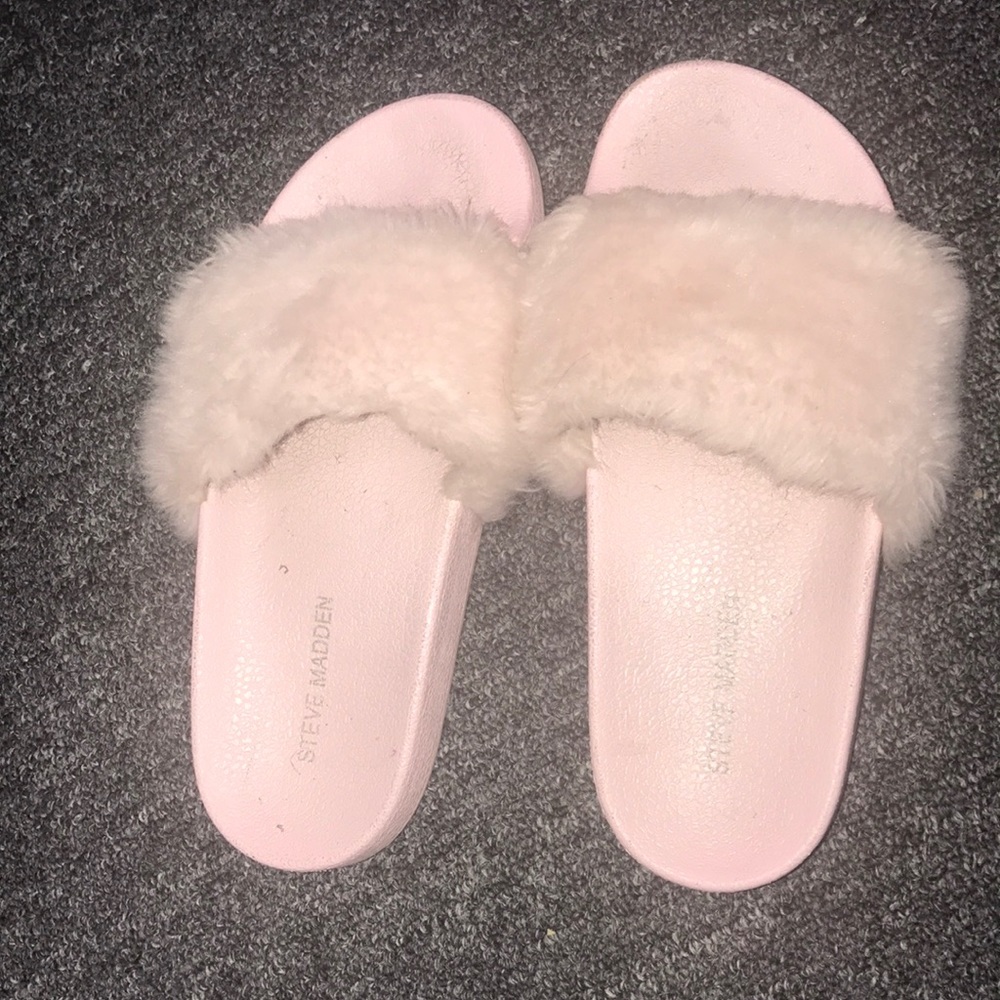 STEVE MADDEN fluffy slides